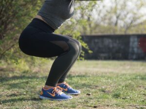 スクワットを行う際の姿勢と注意点とは？