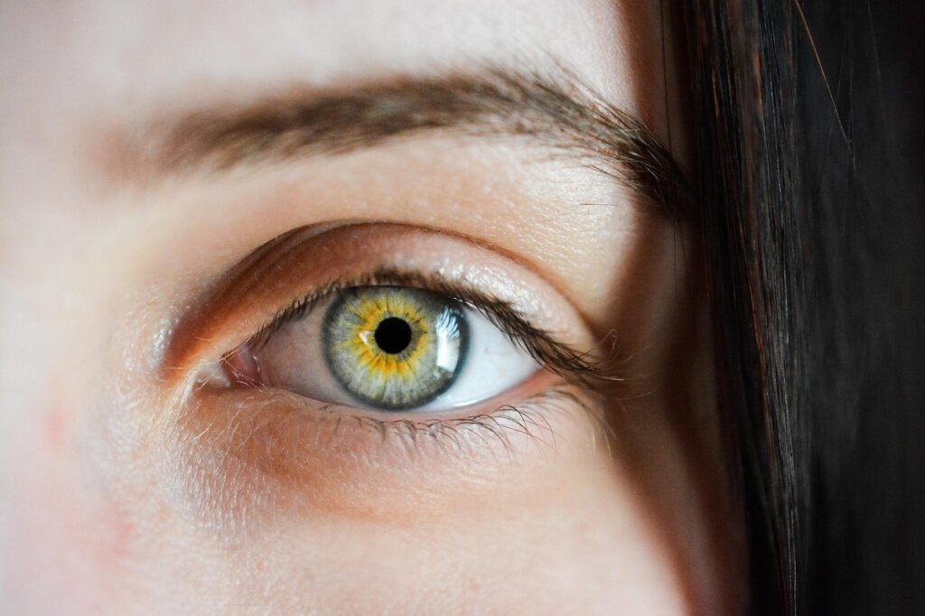 眉毛が薄い人のための効果的な改善方法は？