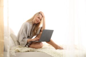 更年期の不調が仕事に与える影響とは？