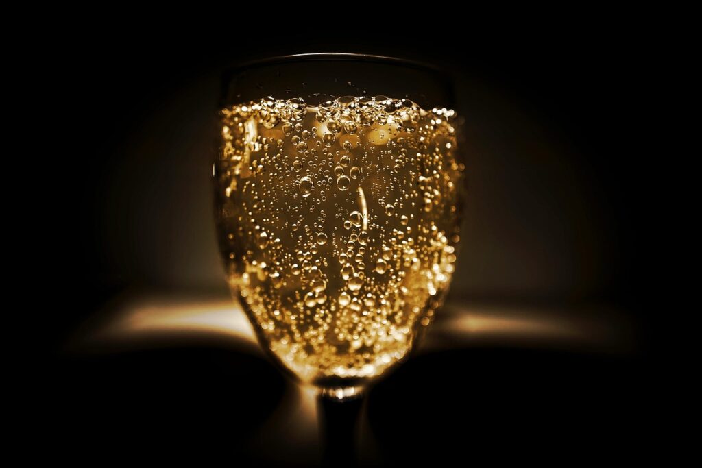お酒を飲むとシミが増えるのは本当なの？