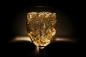 お酒を飲むとシミが増えるのは本当なの？