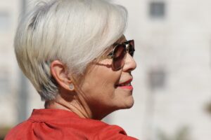 口紅の縦じわが目立つ時の効果的な対策は？